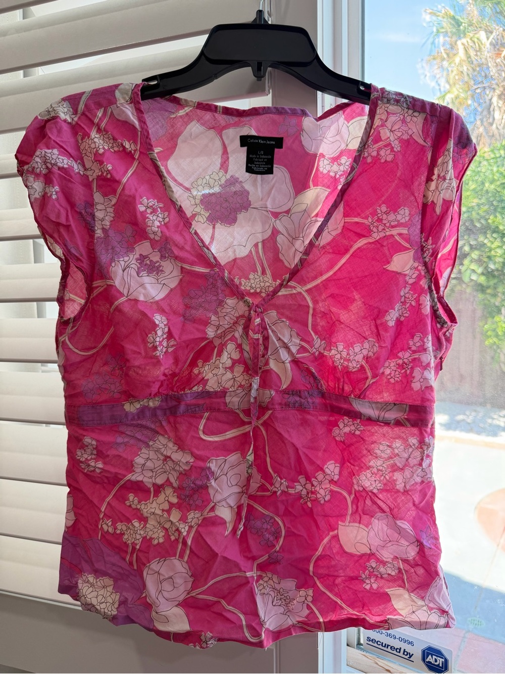 Calvin Klein Jeans Pink Floral V-Neck Empire Waist Top - Size Large